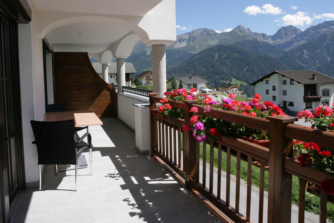 05 Hotel Alpinsonnenresidenz Ausblick Balkon So Maria Venier