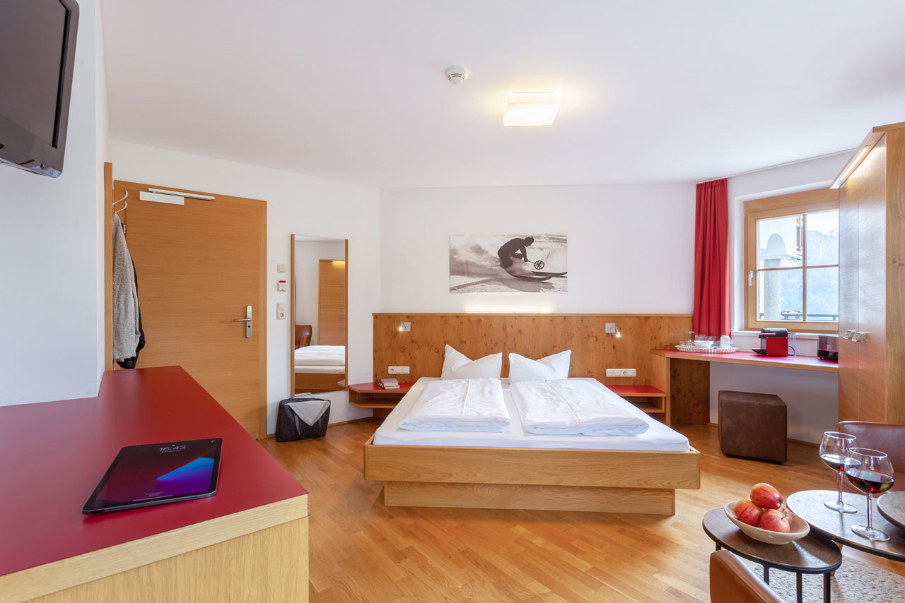 23 Hotel Alpinsonnenresidenz Fiss Doppelzimmer Fissblick Nr 11 Moving Pictures